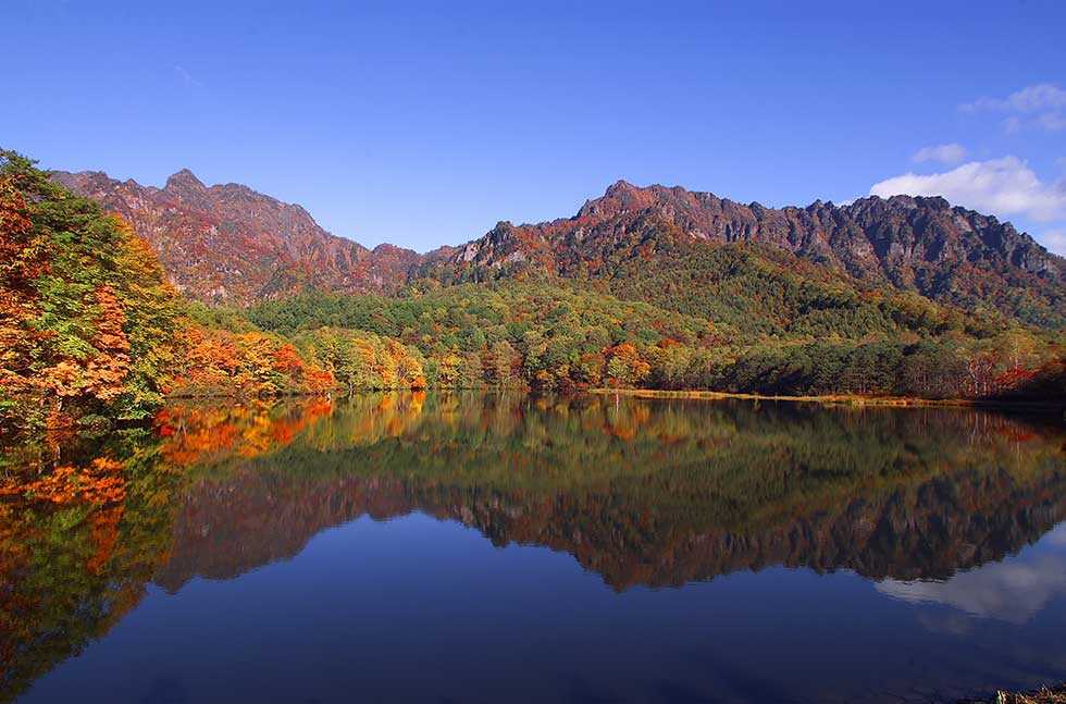 紅葉の鏡池